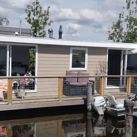بوتيل Cozy Luxury Houseboat With 2 Terraces *