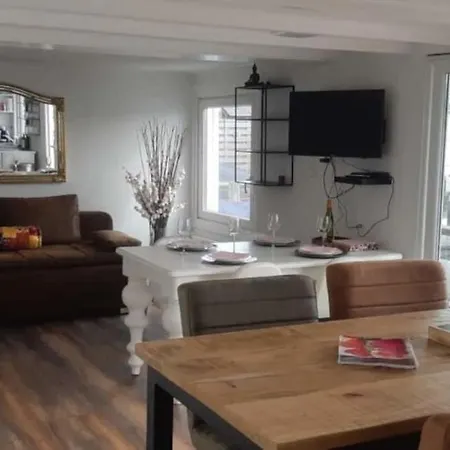 بوتيل Cozy Luxury Houseboat With 2 Terraces