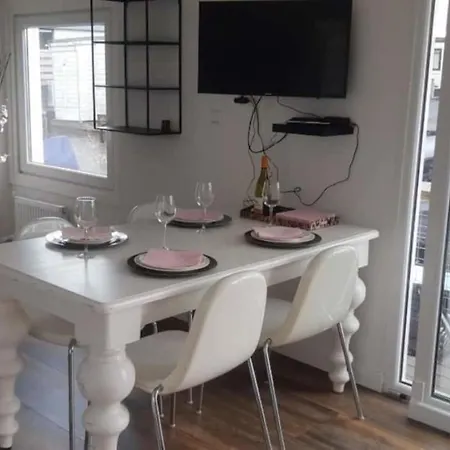 Cozy Luxury Houseboat With 2 Terraces بوتيل آلسمير
